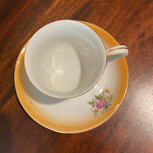 Vintage orange floral teacup and saucer set. - Picture 2 of 11